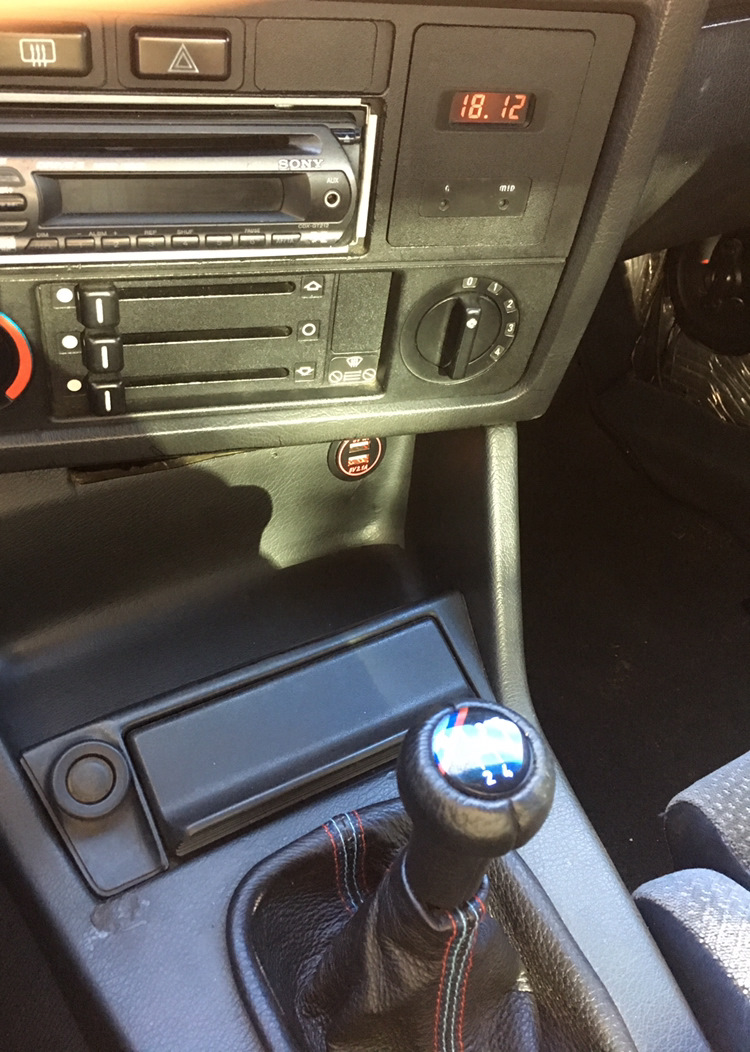 USB зарядка, ключ от бмв — BMW 3 series (E30), 1,8 л, 1985 года ...