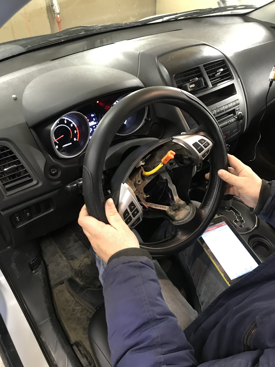 Mitsubishi ASX 2013 года выпуска. Калибровка датчика поворота руля ...