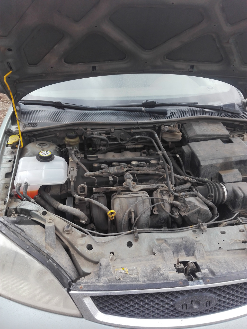 Замена расширительного бачка — Ford Focus Sedan I, 2 л, 2005 года ...