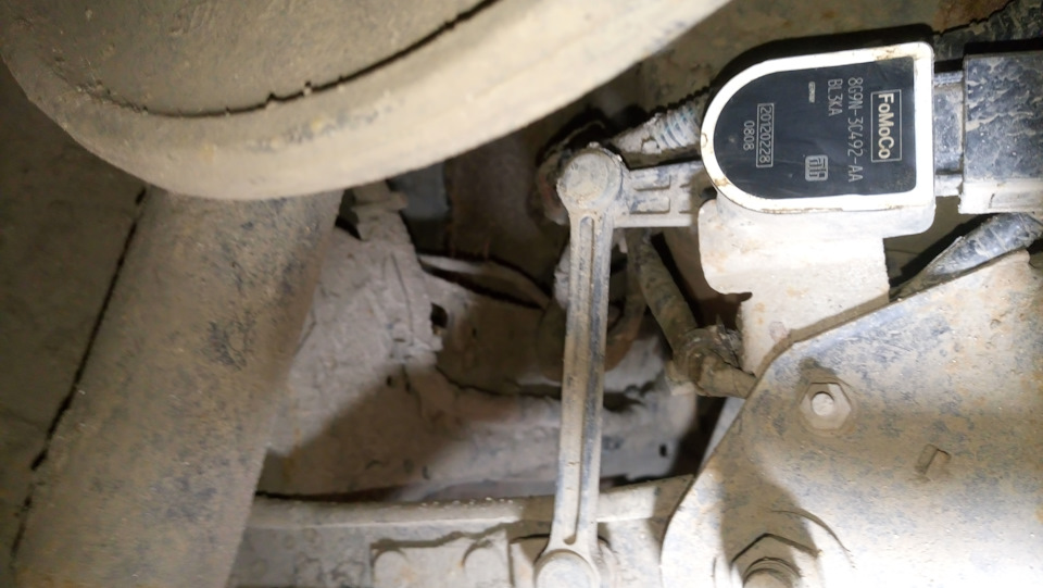 Honda cr-v 3 датчик уровня кузова задний. Volkswagen tiguan 2013 задний датчик дорожного просвета. Паджеро 4 2008 датчик уровня кузова. Датчик положения кузова cr v 3. Датчик уровня кузова ауди ку5.