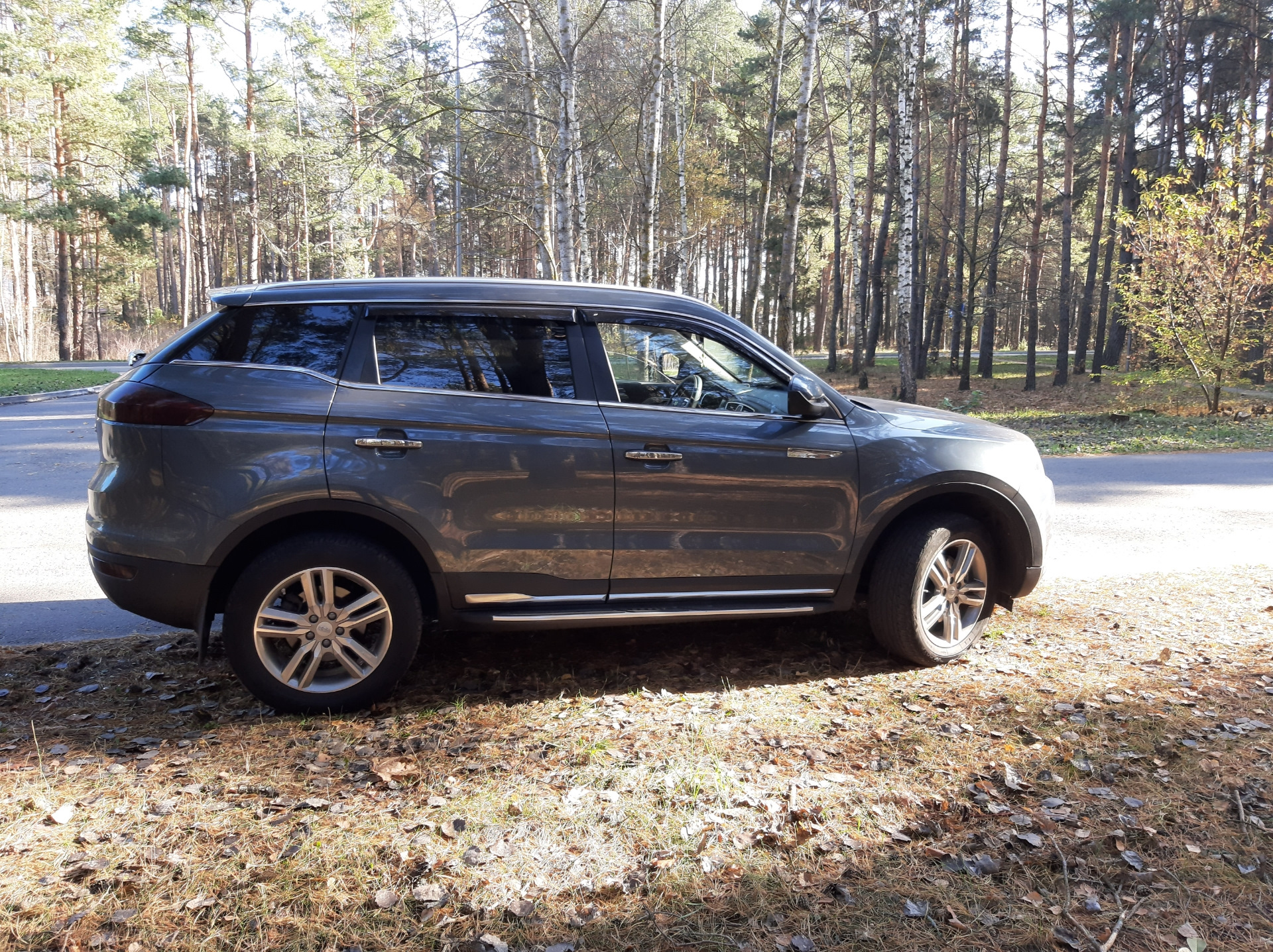 Джили атлас просвет. Geely Atlas тонированный. Джили атлас тонировка. Geely Atlas Pro тонировка. Джили атлас тонированный.