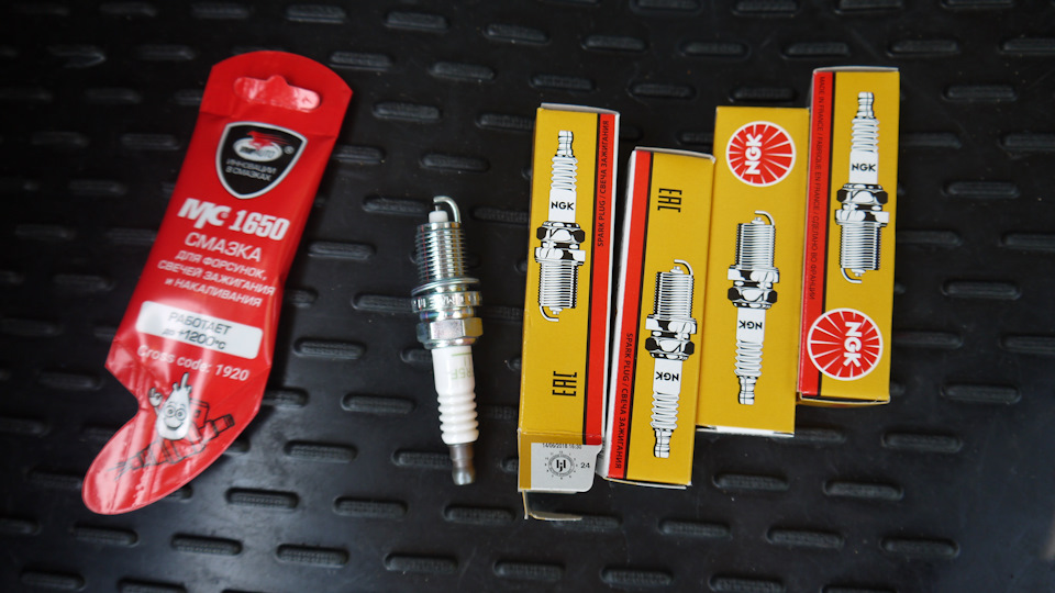 Замена иридиевых свечей зажигания NGK — Dodge Caliber, 1,8 л, 2008 года ...