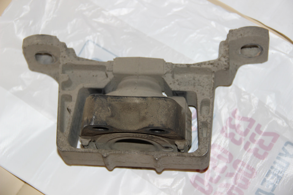 Поменял подушки КПП и двигателя после удара о яму :) — Volvo S40 (2G ...