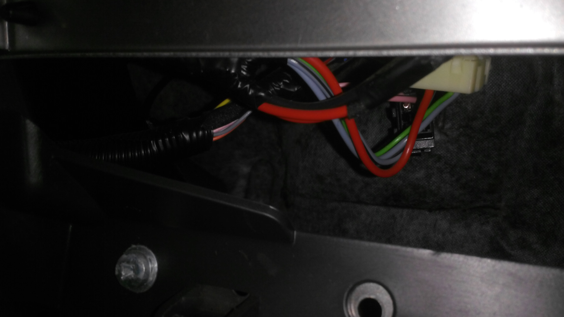 Где антенна в гранте. Где антенна в гранте. Где антенна в гранте. Антенна на гранту лифтбек. Глонасс антенна гранта фл.