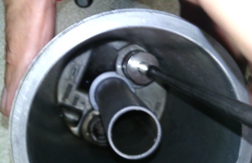 Очистка обратного клапана. Обратный клапан масляного фильтра z18xer. Обратный масляный клапан Опель.