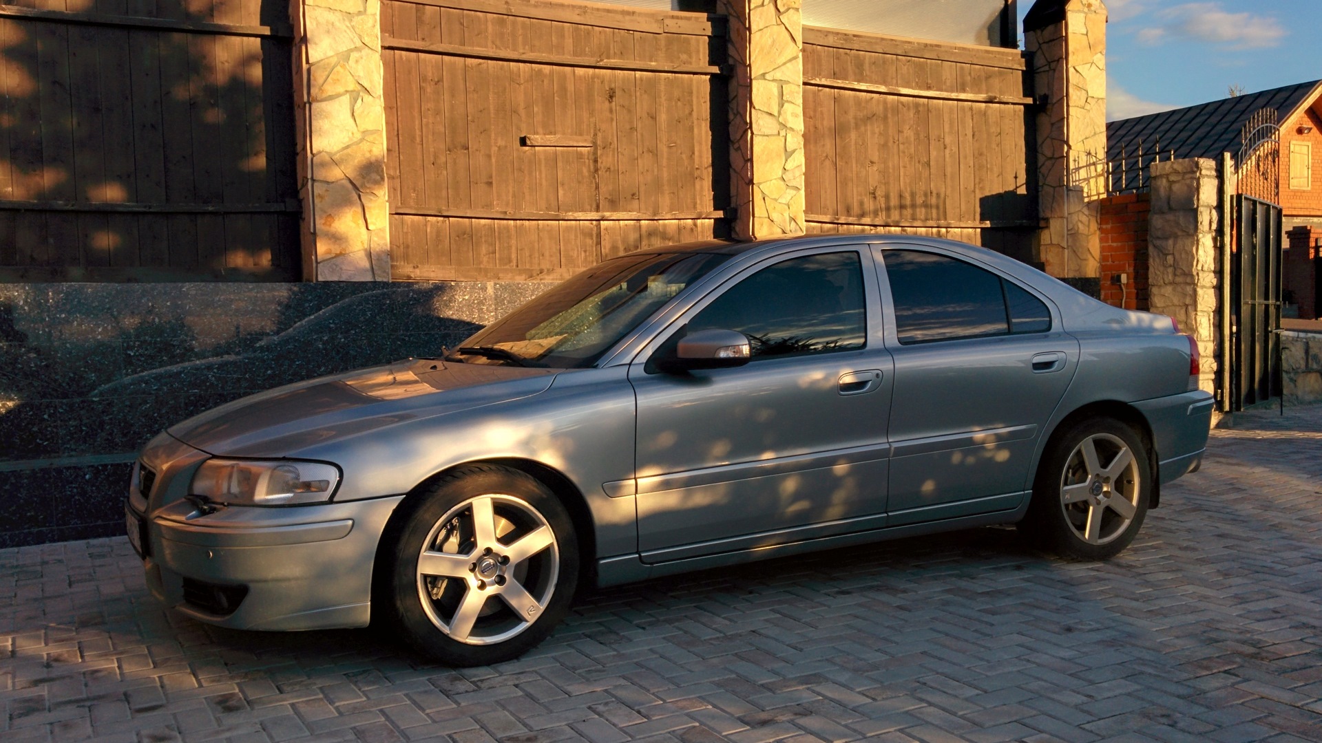 Volvo S60 R 2.5 бензиновый 2007 | ElectRic SilveR на DRIVE2