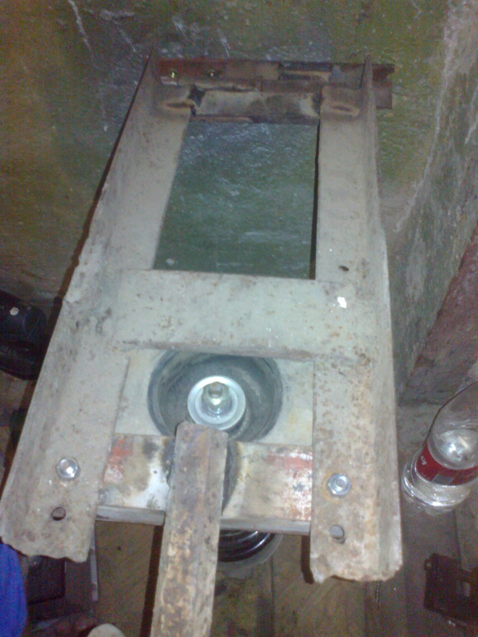 Замена задних пружин ( самодельный очень удобный Съемник для пружин ...