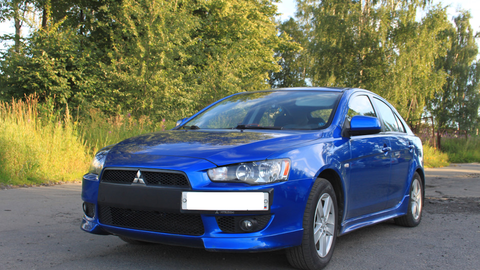 Mitsubishi Lancer 2000 синий