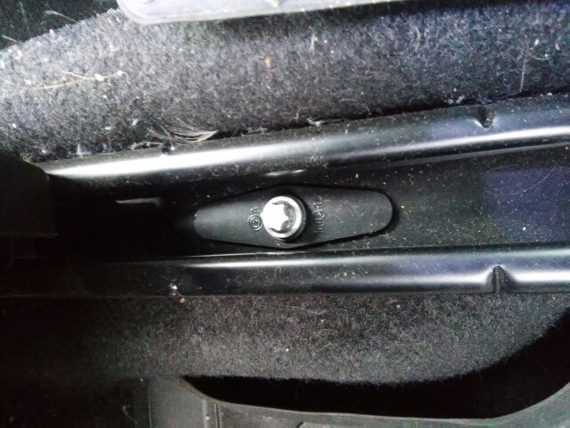 Скрипит руль при вращении калина 2. Антискрип дверей калина. Скрип калина. Заглушка бардачка приора 2. Скрип при вращении руля на калине.