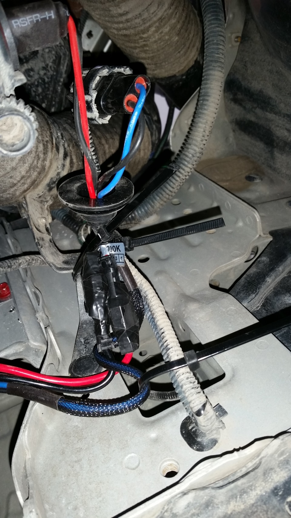 Установка ксенона 6000К в Противотуманные Фары — Toyota Corolla (140/ ...