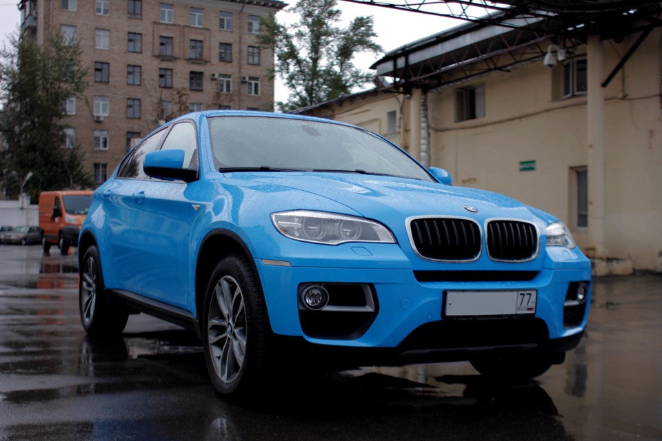 Синий x6. BMW x6 e71 голубой матовый. БМВ х5 бирюзовая. BMW e71 голубая. BMW x6 e71 бирюзовая.