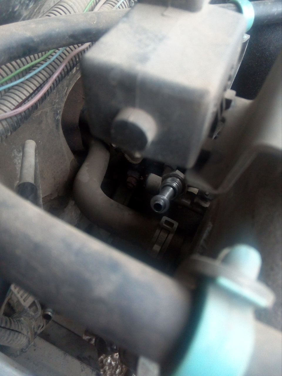 Замена топливного шланга на Шниве с кондеем после 2010 г.в. — Chevrolet ...