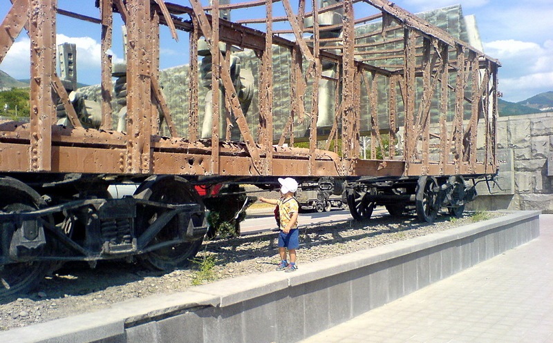 вагон в новороссийске памятник история. acd3dcs 960. вагон в новороссийске памятник история фото. вагон в новороссийске памятник история-acd3dcs 960. картинка вагон в новороссийске памятник история. картинка acd3dcs 960. Города и курортные поселки Западного Кавказа бережно хранят память о ВОВ. Таковым является и Новороссийск. Расстрелянный вагон, помимо других монументов, является «изюминкой» города-героя. Обстрелянный «товарняк», фрагмент которого представлен зрителю, имеет около 10000 пулевых отверстий! вагон в новороссийске памятник история. acd3dcs 960. вагон в новороссийске памятник история фото. вагон в новороссийске памятник история-acd3dcs 960. картинка вагон в новороссийске памятник история. картинка acd3dcs 960. Города и курортные поселки Западного Кавказа бережно хранят память о ВОВ. Таковым является и Новороссийск. Расстрелянный вагон, помимо других монументов, является «изюминкой» города-героя. Обстрелянный «товарняк», фрагмент которого представлен зрителю, имеет около 10000 пулевых отверстий!