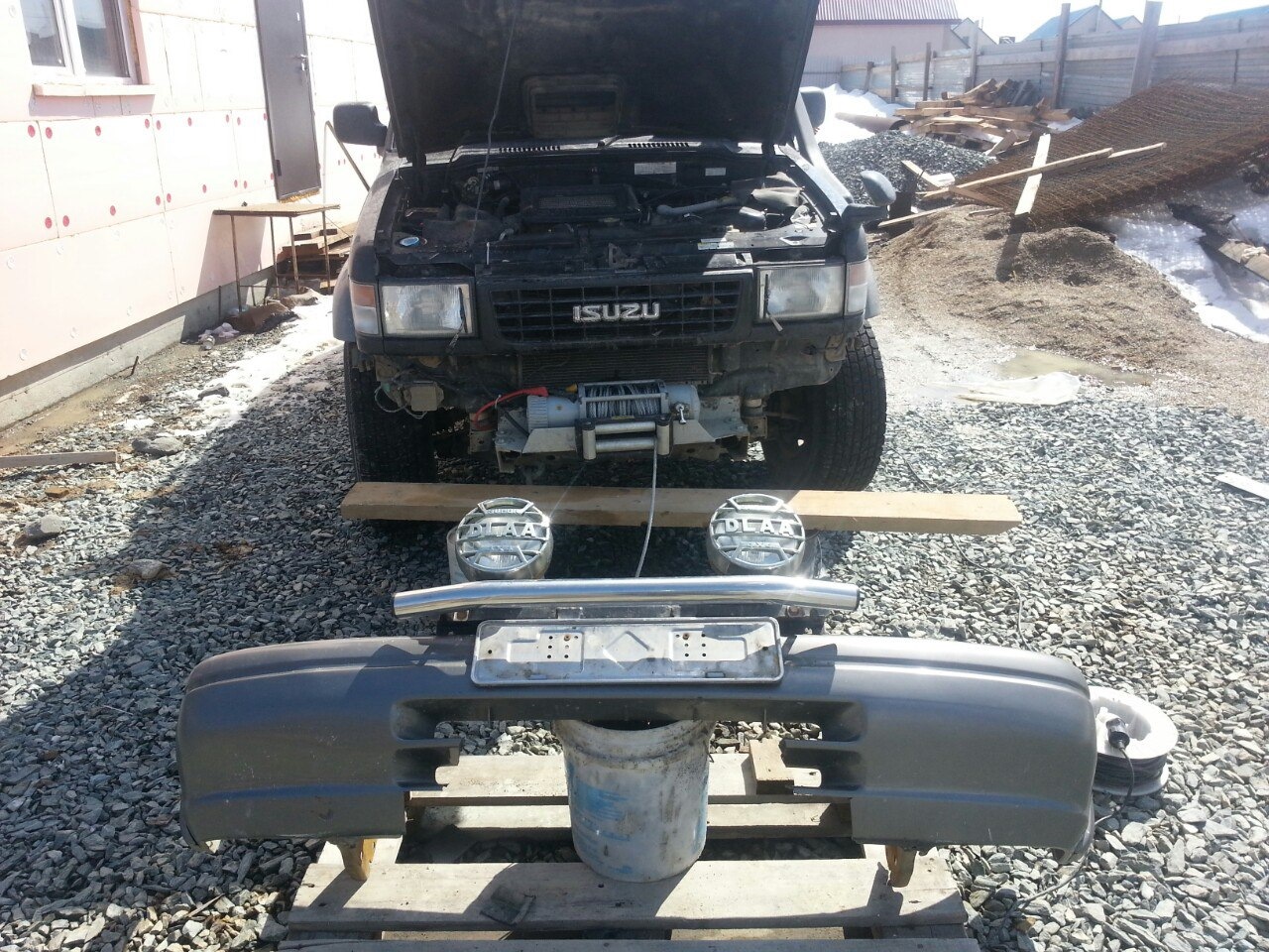 Исузу бигхорн 3. Isuzu bighorn ubs69gw. Isuzu bighorn 1993. Исузу бигхорн закладные в кузов пластиковые. Ремонт бигхорна.