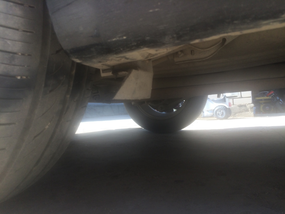 Замена переднего брызговика заднего колеса — Toyota Camry (XV40), 2,4 л ...