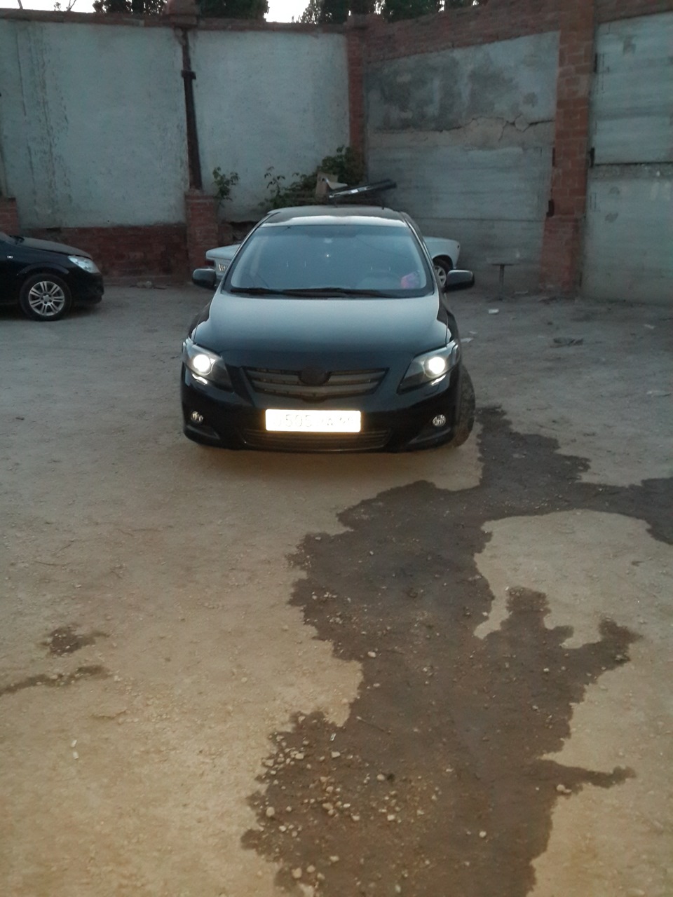 линзы в фарах с глазками — Toyota Corolla (130), 1,6 л, 2007 года ...