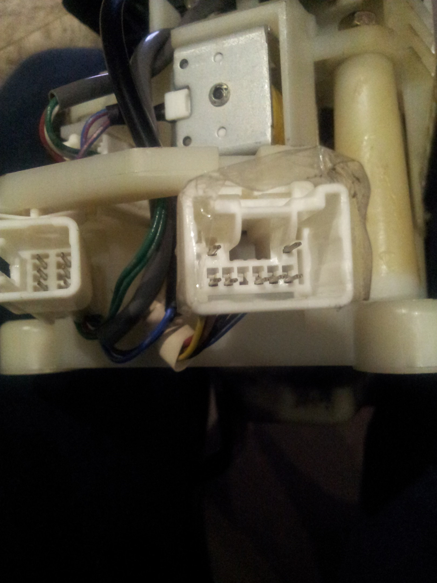 Какие контакты замыкает электрический селектор. Как подключить селектор. Как подключить селектор. Как подключить селектор. Селектор змейка тойота королла 120.