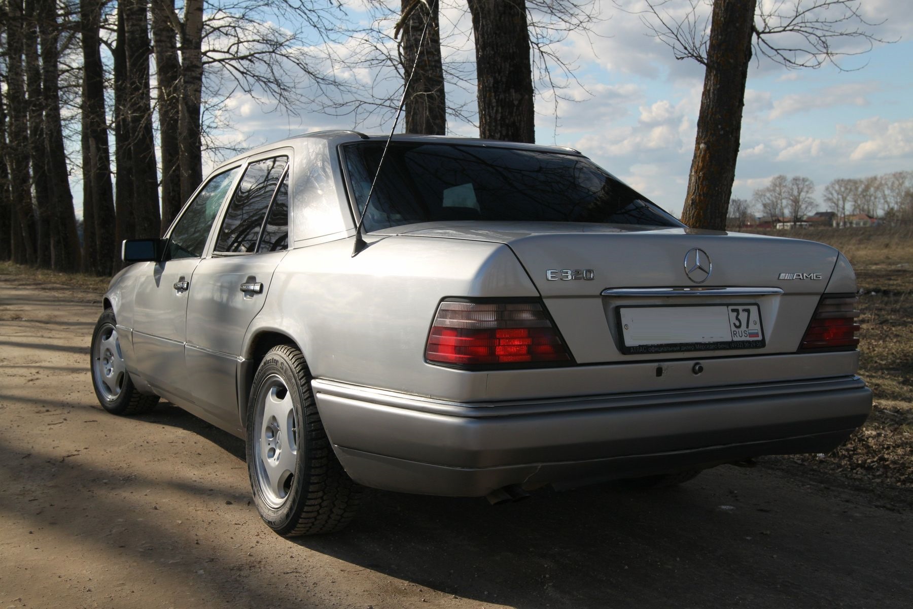 Mercedes w124 серебристый