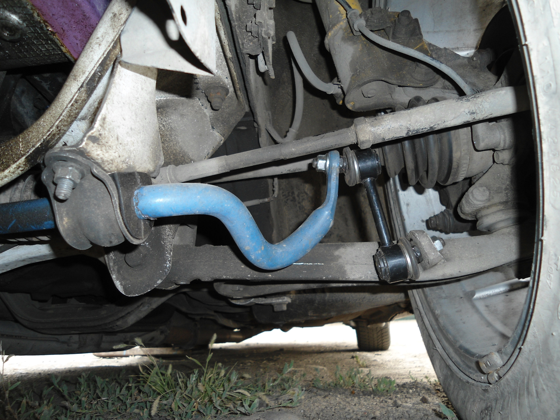 Передний стабилизатор ваз 2110. Стойка стабилизатора переднего nissan wingroad y11. Установка переднего стабилизатора. Стабилизатор поперечной устойчивости на кузов honda civic ek. Стабилизатор тойота королла 110.