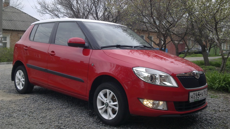 Skoda Fabia 2 2012 красная