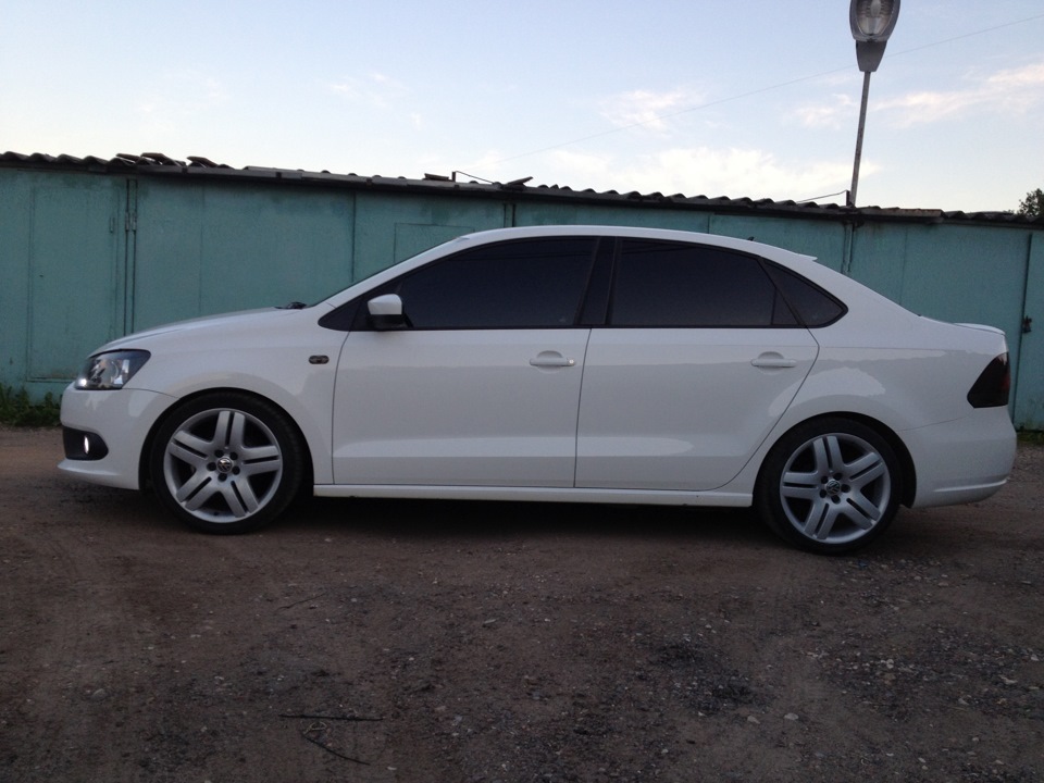 Volkswagen Polo long Beach r17