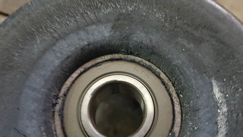 Заменяем подшипник в натяжном ролике(Развалился через 1.5 месяца, купил ...