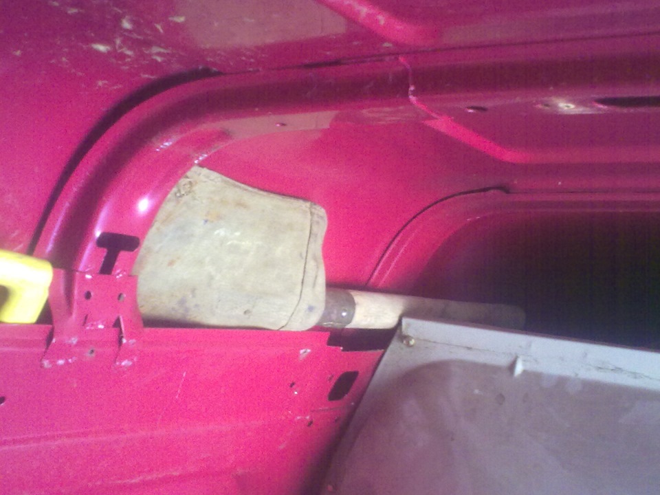 Место для лопаты. — ГАЗ Соболь, 2,5 л, 2005 года | аксессуары | DRIVE2