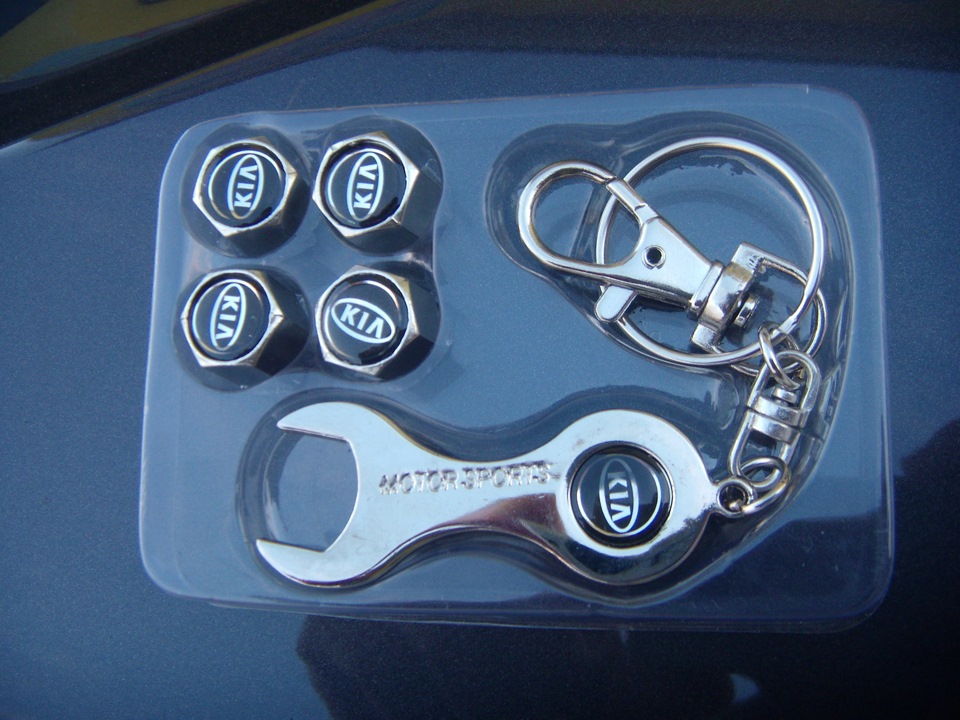Приятные мелочи — колпачки на ниппель — KIA Ceed SW (2G), 1,6 л, 2013 ...