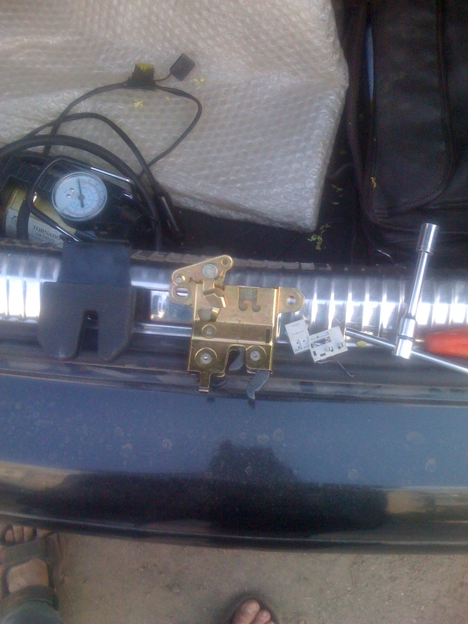 Микрик замка багажника, музыка+небольшое ТО — Volkswagen Bora (1G), 2 л ...