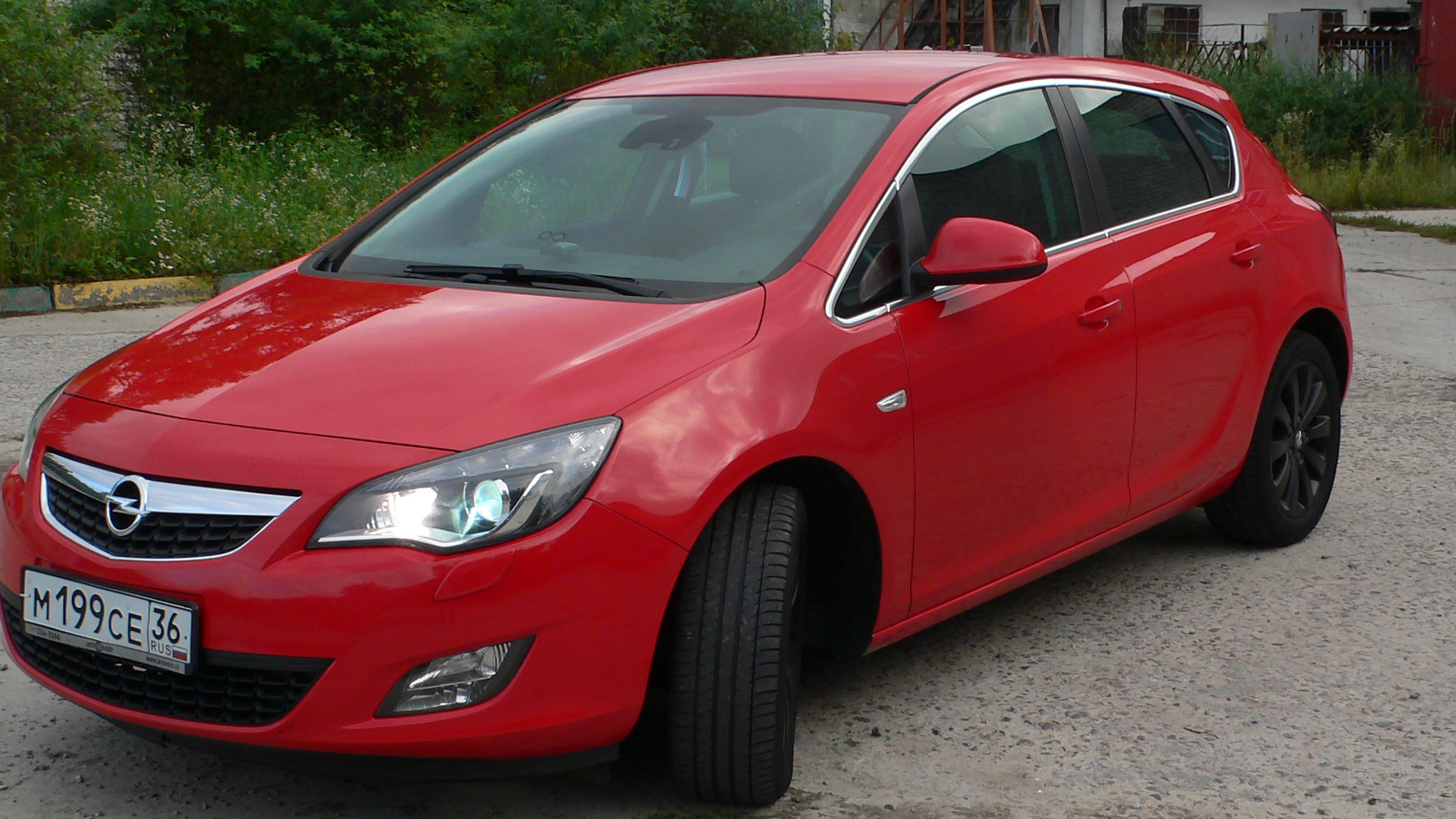 Opel Astra J 1.6 бензиновый 2010 | красная 1,6 турбо на DRIVE2