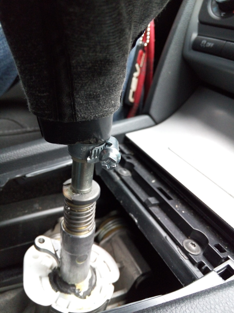 Ручка КПП совсем заболталась. — Skoda Octavia A5 Mk2, 1,8 л, 2011 года ...