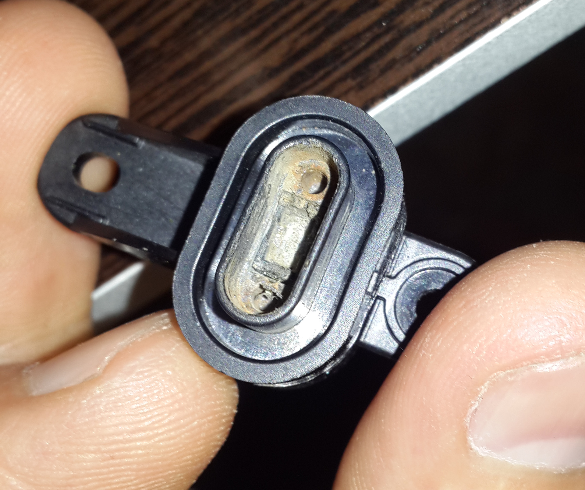 Mazda 6 кнопка багажника. Mazda 6 кнопка багажника. кнопка багажника мазда. кнопка крышки багажника мазда 6 gh. кнопка багажника мазда 6 2009.