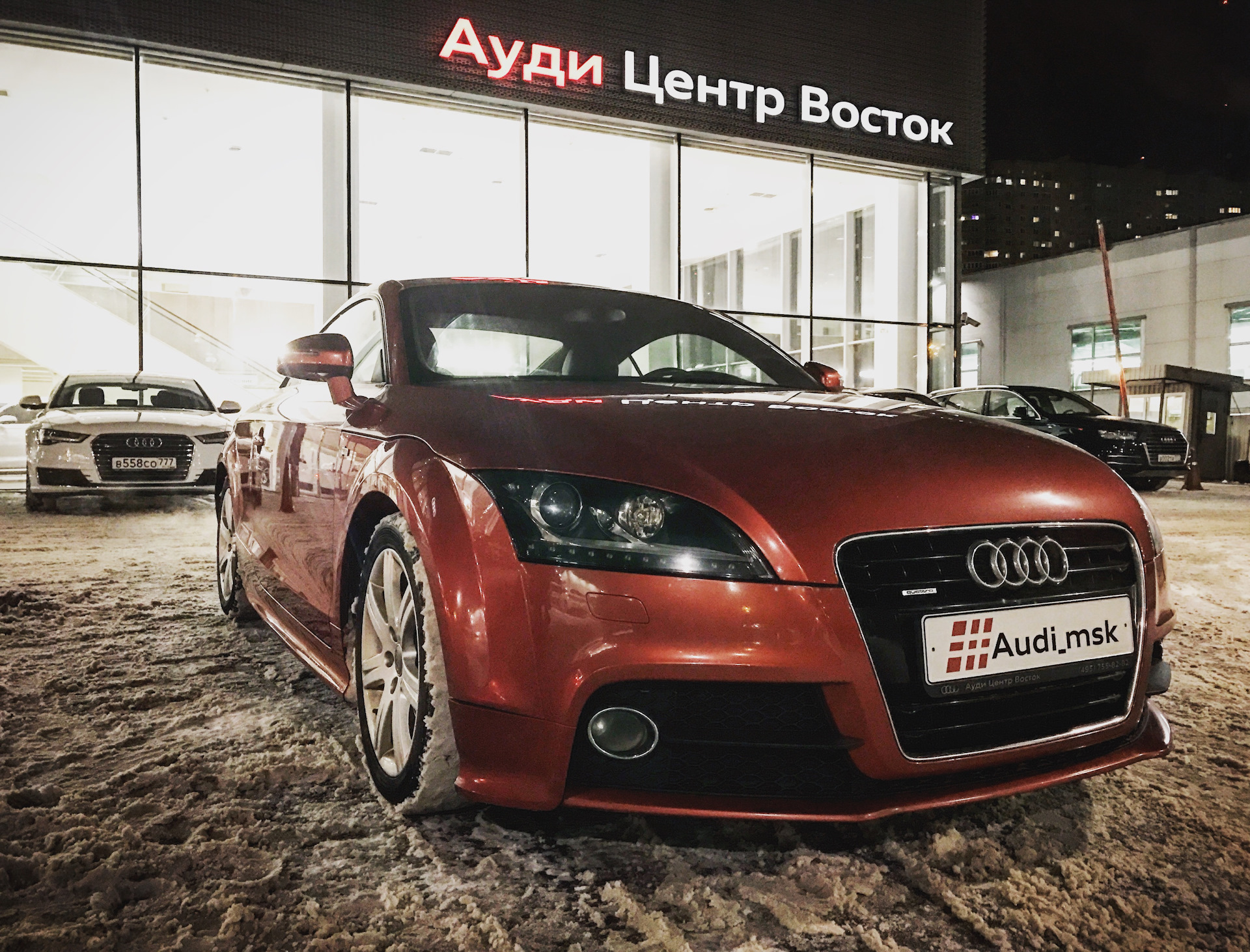 Audi москва. Audi TT 2l. Красный хром Ауди ТТ. Ауди ТТ В цвете Кэнди. Ауди ТТ красная с черной крышей.