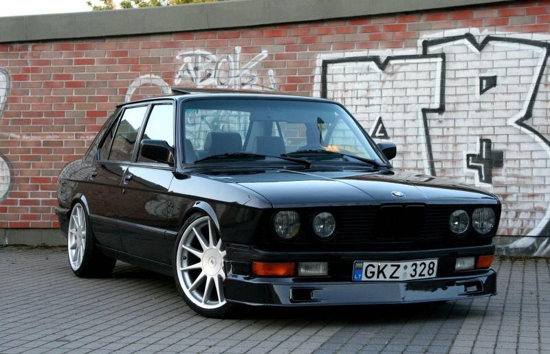 BMW e28 Black