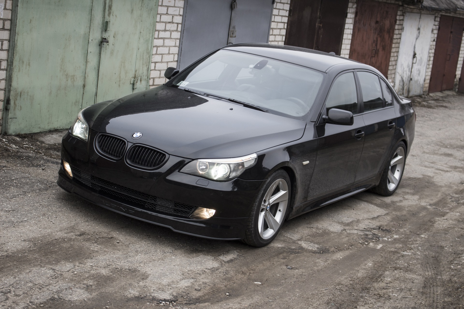 Е60 дорест. BMW e60 обвес черная. М5 е60 м обвес. БМВ е60 дорест. BMW 5 e60 Alpina.