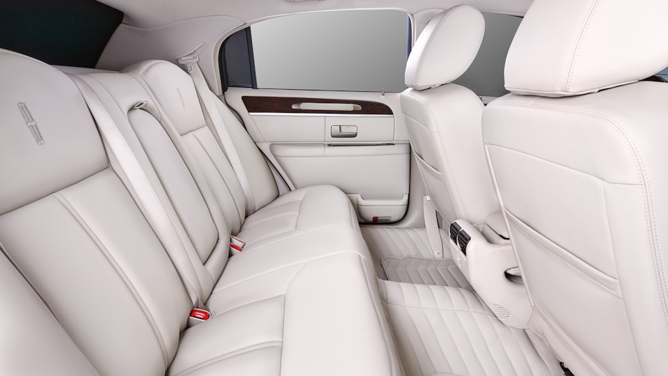 Lincoln town car 1992. Смотреть фото Lincoln town car 1992. Смотреть картинку Lincoln town car 1992. Картинка про Lincoln town car 1992. Фото Lincoln town car 1992