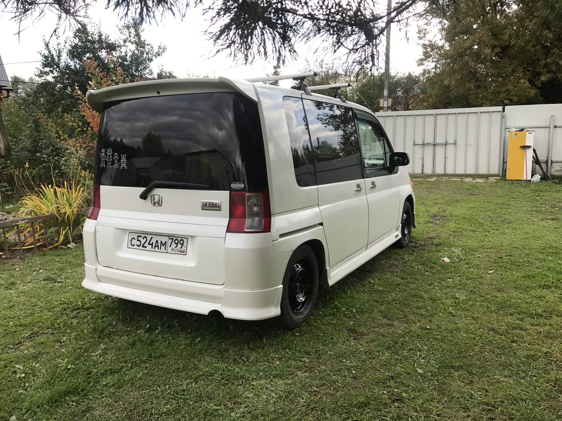 Дром улан удэ хонда. Обвес Honda Mobilio gb1. Honda Mobilio 2003 Tuning. Хонда Мобилио Tuning. Honda Mobilio gb1 Mugen.