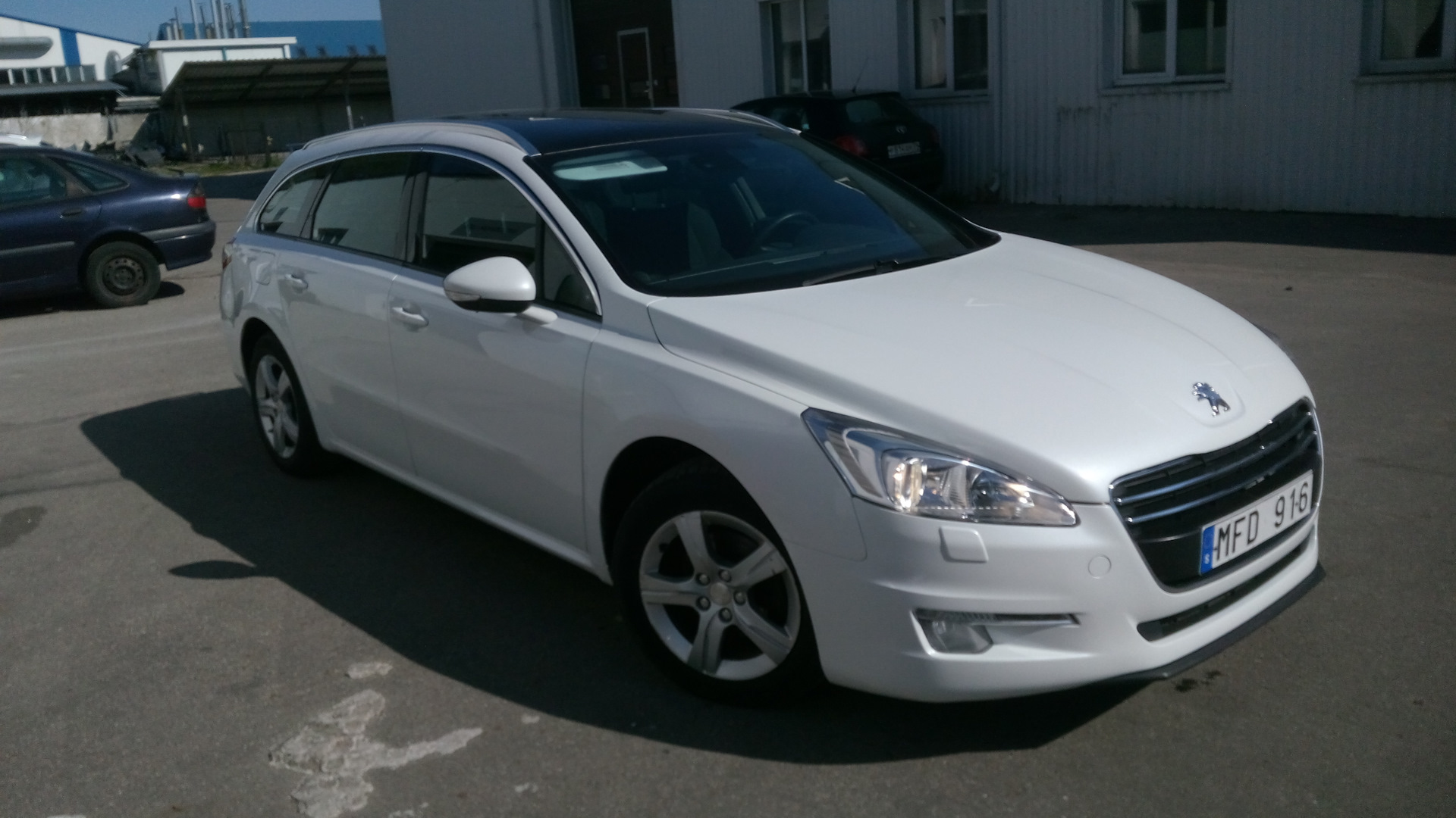 Пежо 508 1.6 дизель. Peugeot 508 2011. Пежо 508 2012 белая с чёрными полосами.