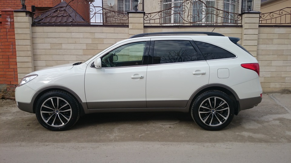 Шины hyundai ix55. Hyundai IX 55 r20. Hyundai ix55 r19. Ix55 r20. Hyundai ix55 на дисках r20.