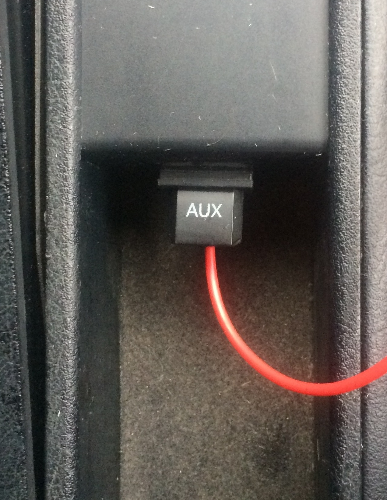 Audi a6 c6 USB заглушка. Разъем aux Ауди а6 с6. Ауди а6 2006 года аукс. USB адаптер Audi a6 c5.