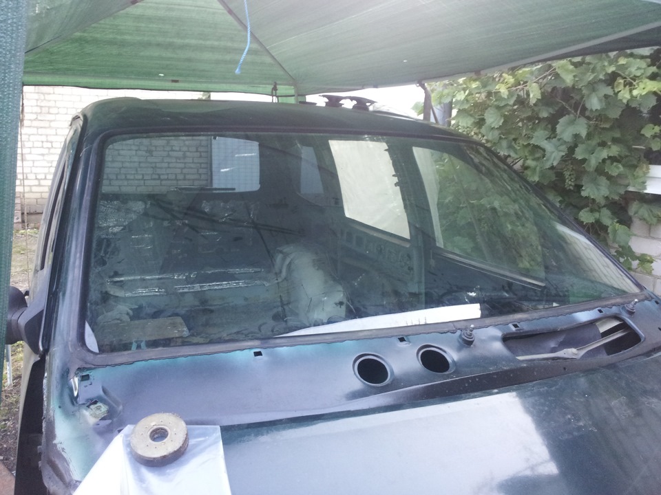 Задние форточки на ниву. Заднее правое стекло ваз 2120. Размер заднего бокового стекла нива 21213. Дверь ваз 2120 задняя. Сдвижные форточки на ваз 2120.