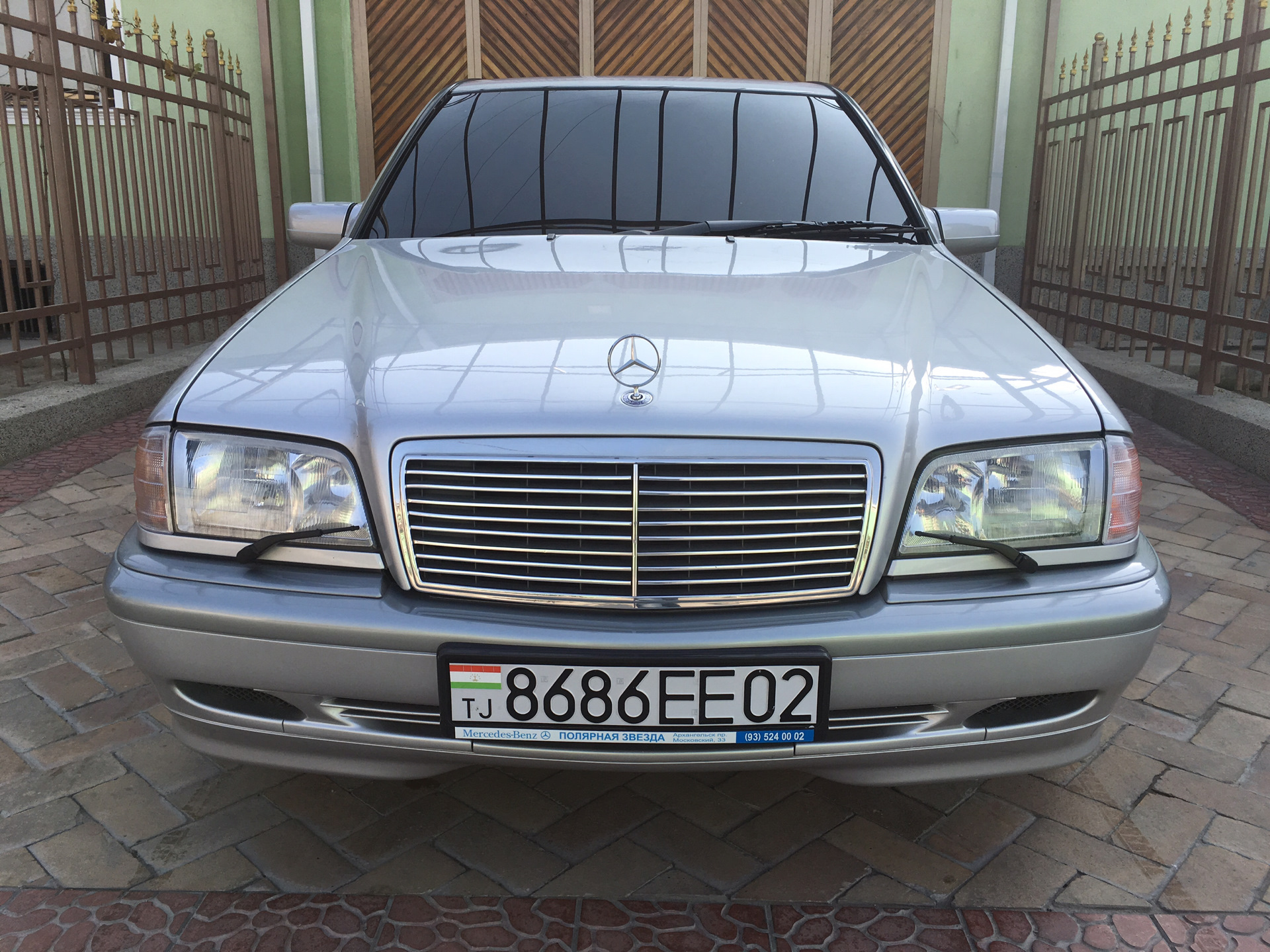 Купить мерседес худжанде. Мерседес сечка Худжанд. Mercedes Benz w202 1999 Таджикистан. Мерседес сечка в Таджикистан. Мерседес Бенц 202 в Таджикистан.
