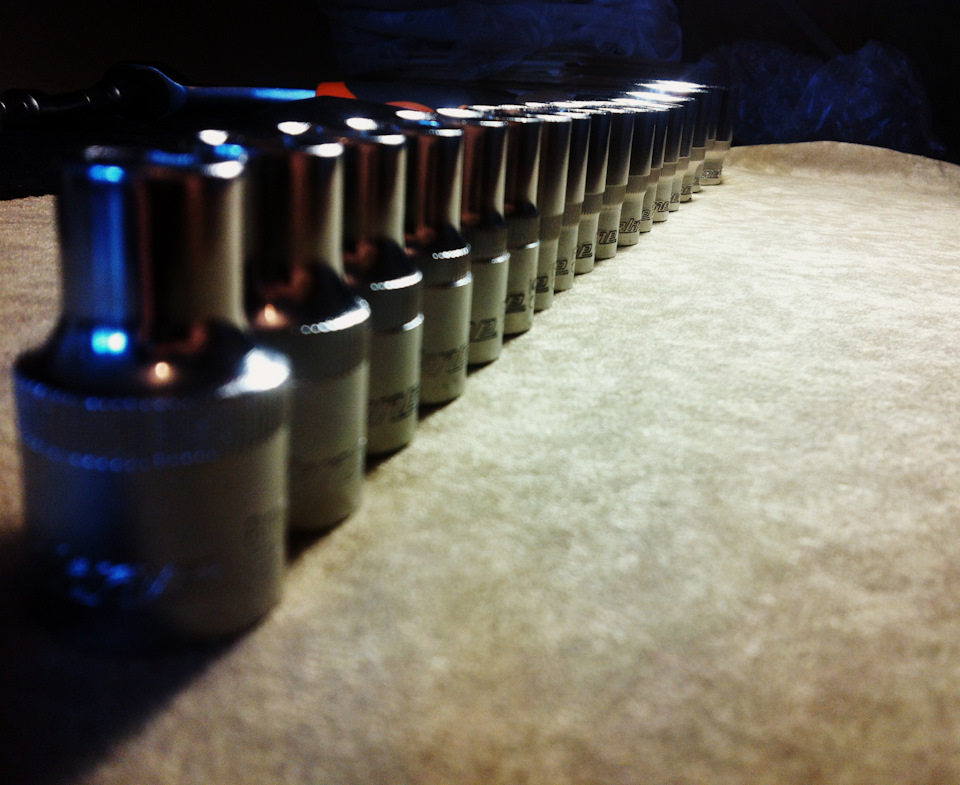 Позируют . — Lada 21124