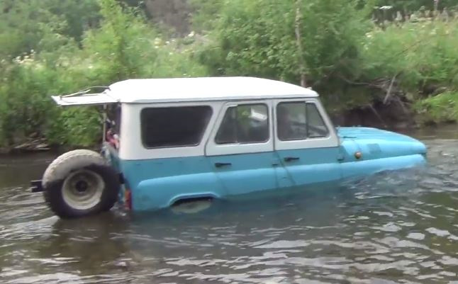 УАЗ 469 — утонул. Вытаскивали лебедками. Вода залила весь кузов. — УАЗ ...