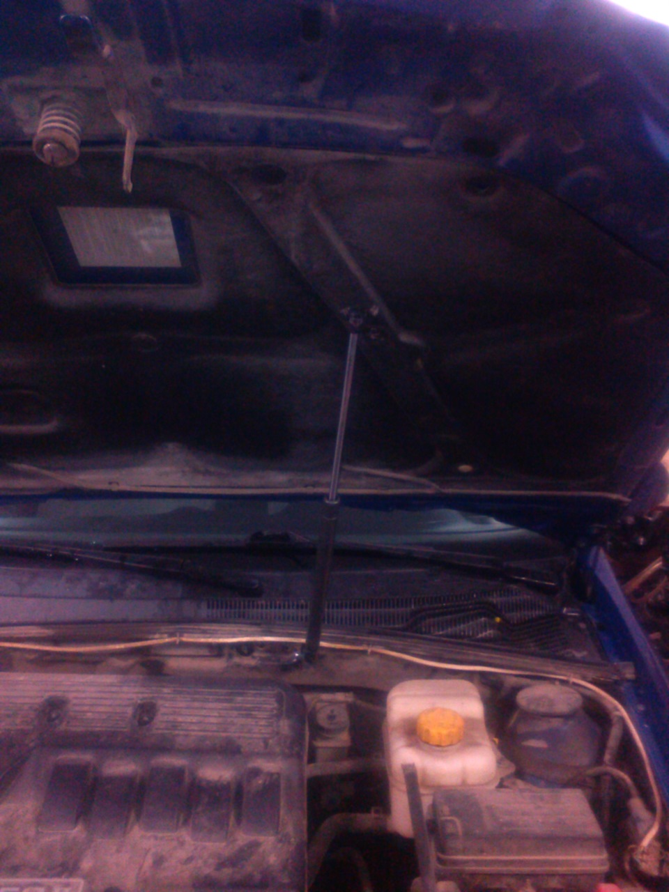 газовый упор капота. — Chevrolet Lacetti 5D, 1,6 л, 2008 года | тюнинг ...