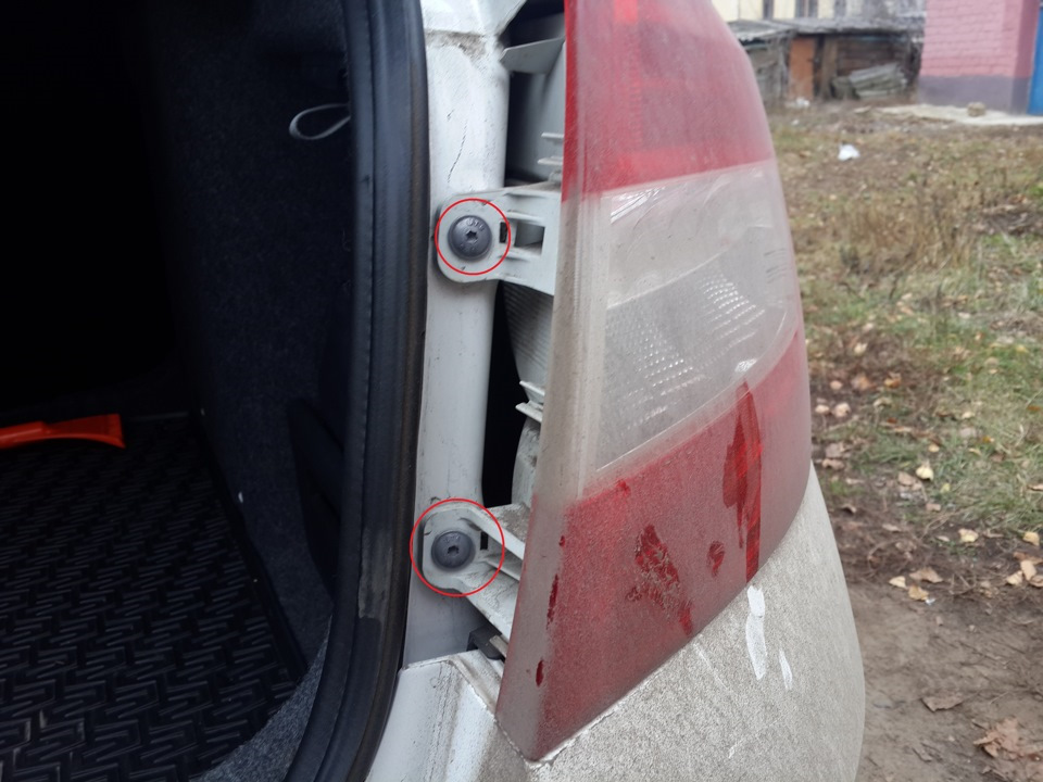 откручиваем два болта — Skoda Octavia A7 Mk3