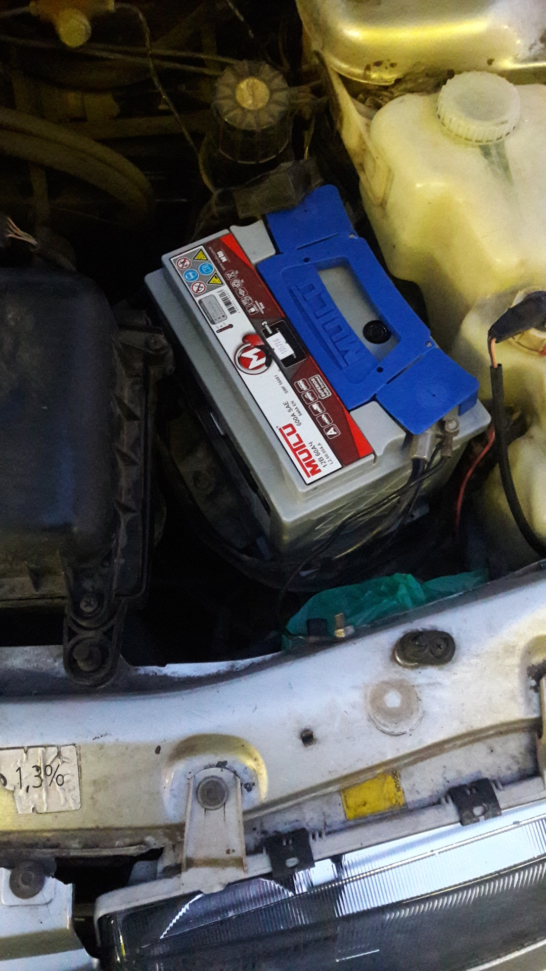 Ваз 2112 полярность аккумулятора. Какой аккумулятор лучше ставить на двигатель д144. Акб ваз 2110. Акб ваз 2110. Установка аккумулятора в багажник ваз 2110.