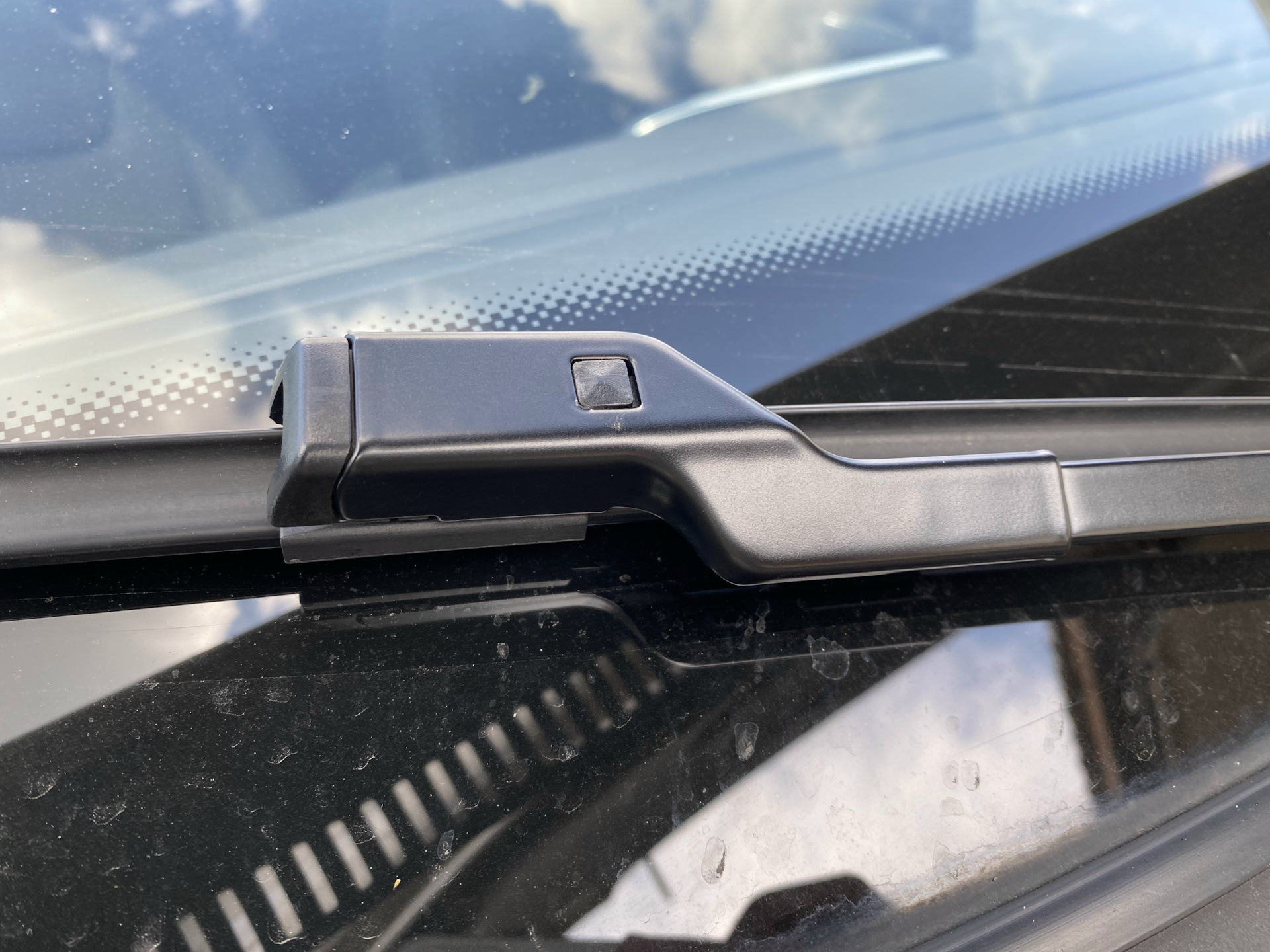 Порошковая покраска поводков дворников — Volvo XC60 (1G), 2,4 л, 2014 ...