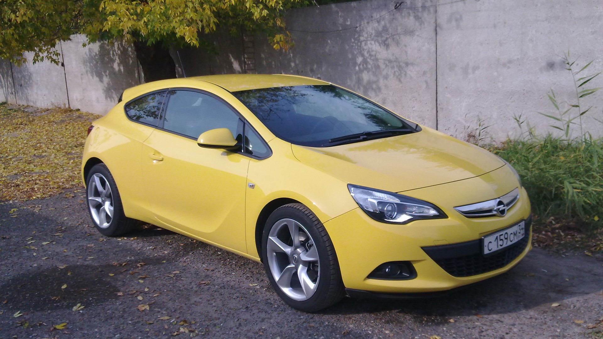 Opel Astra J GTC 1.4 бензиновый 2012 | ** Гостья из будущего ** на DRIVE2