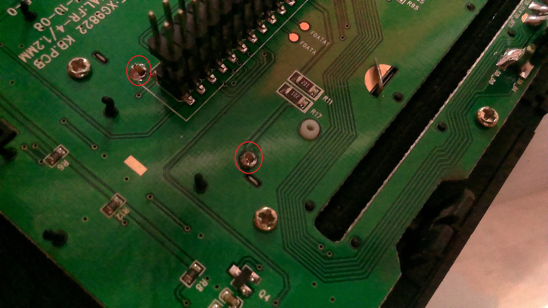 Магнитола гаснет экран. Погас экран на магнитоле. Криво припаянный резистор на плате панели vdo. Перепаиваем резисторы  блока 89373-22280. Криво припаянный резистор на плате панели vdo Калина.